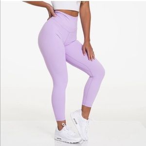 NVGTN Lavender Signature Leggings